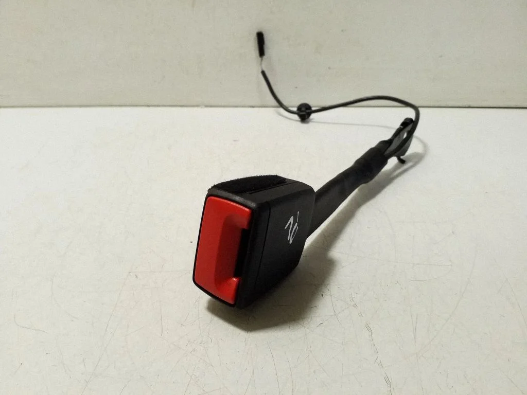 Front seatbelt buckle 654857755A
