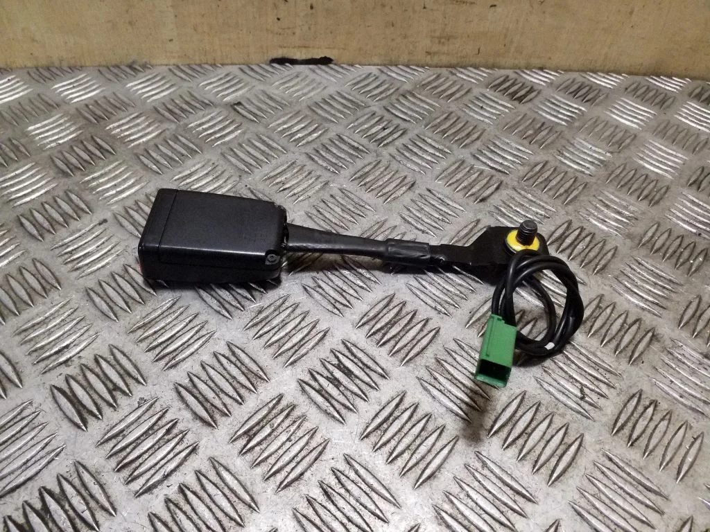 Front seatbelt buckle – Volvo V40 (2012-2019)