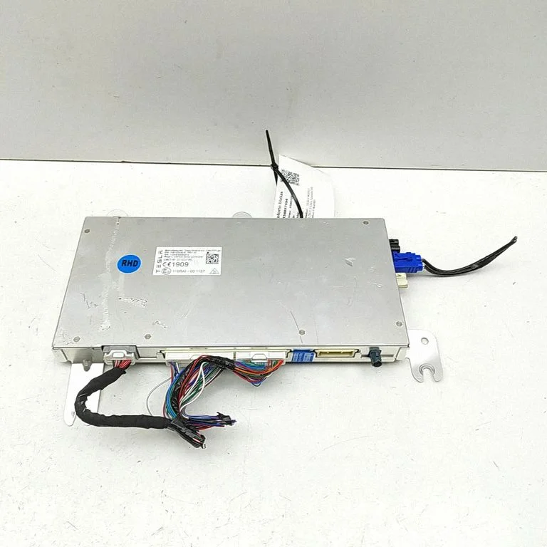 Virsbūves modulis – Tesla Model Y (2020-)