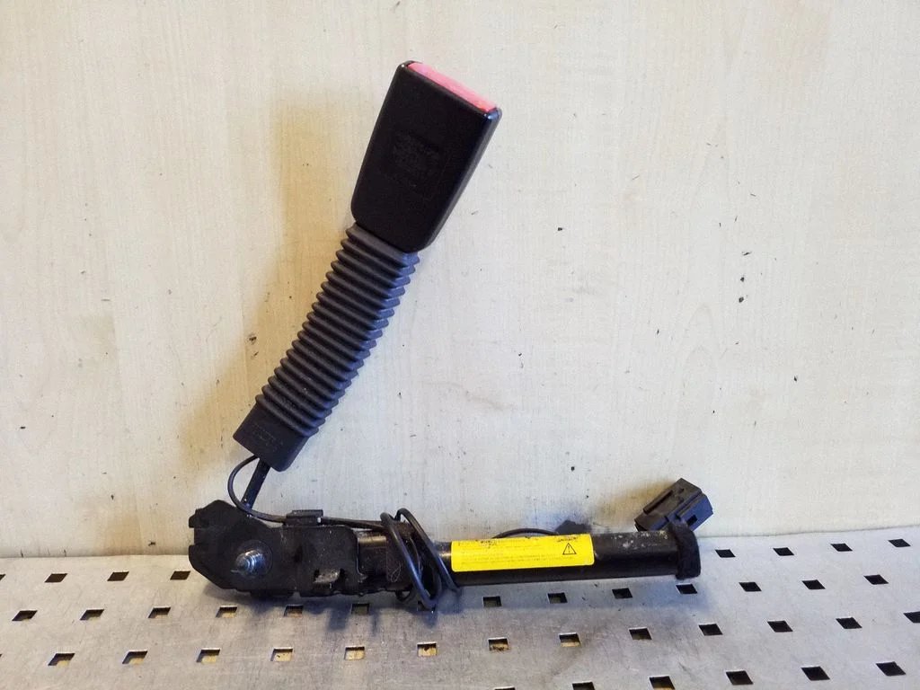Eesmise turvavöö pannal AW83F61202