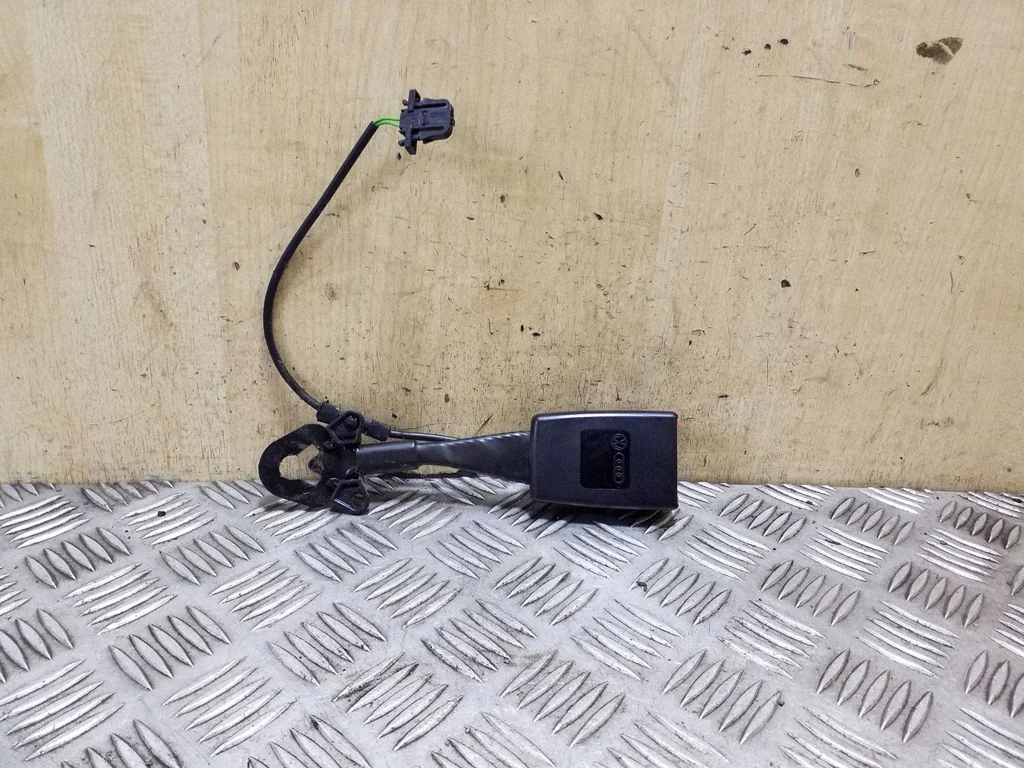 Zapięcie pasa przednie 4L0857755E