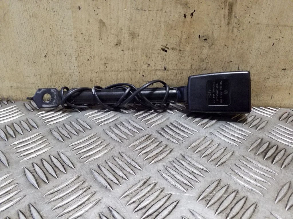 Front seatbelt buckle – Volkswagen Tiguan (2007-2016)