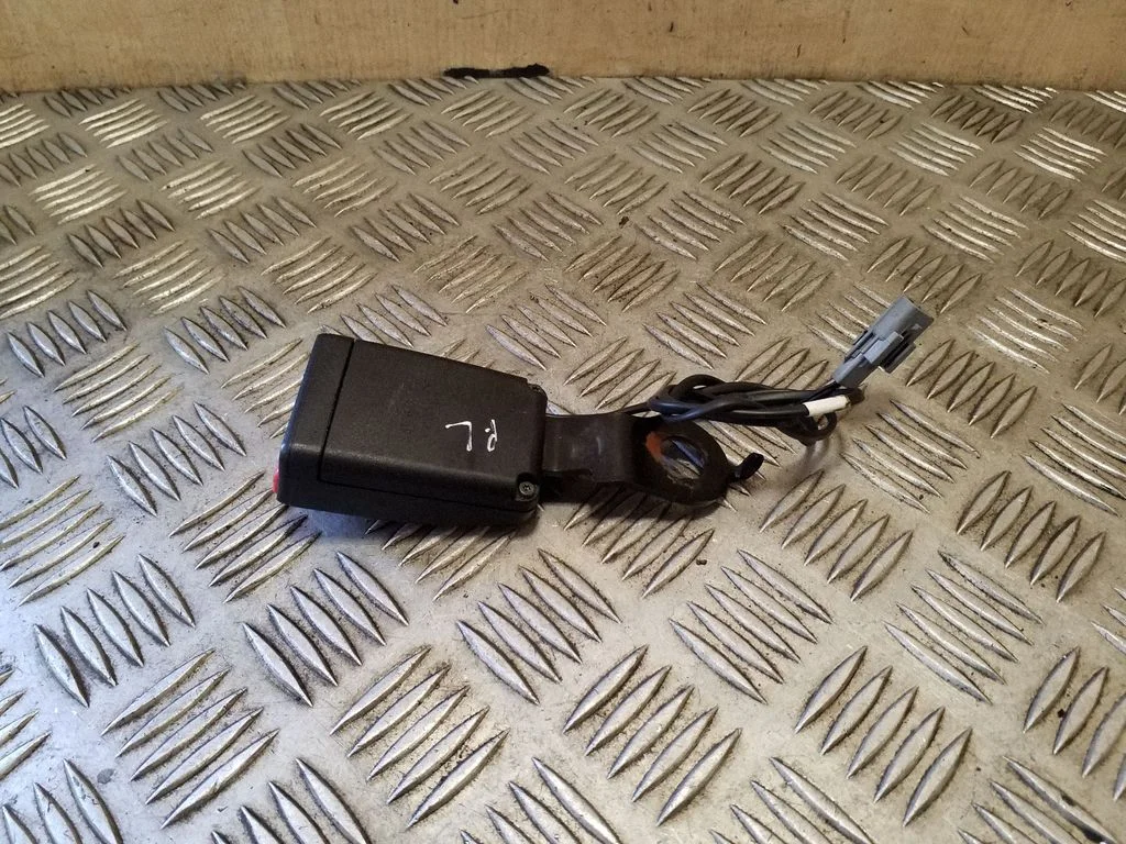Front seatbelt buckle 878166634R