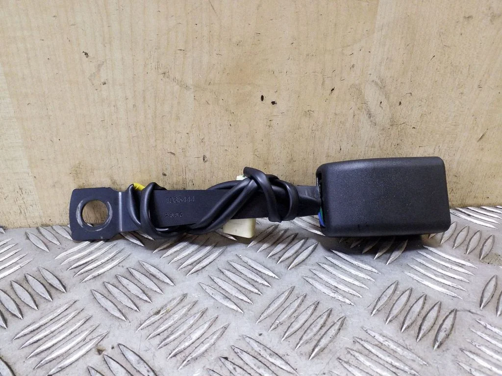 Front seatbelt buckle 1204180DE