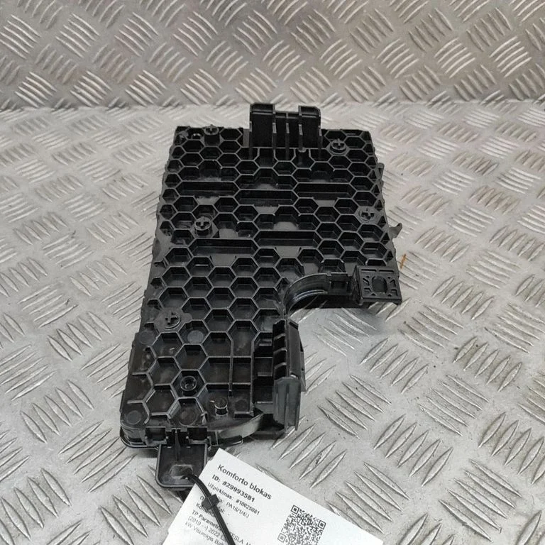 Central body control module – Tesla Model Y (2020-)