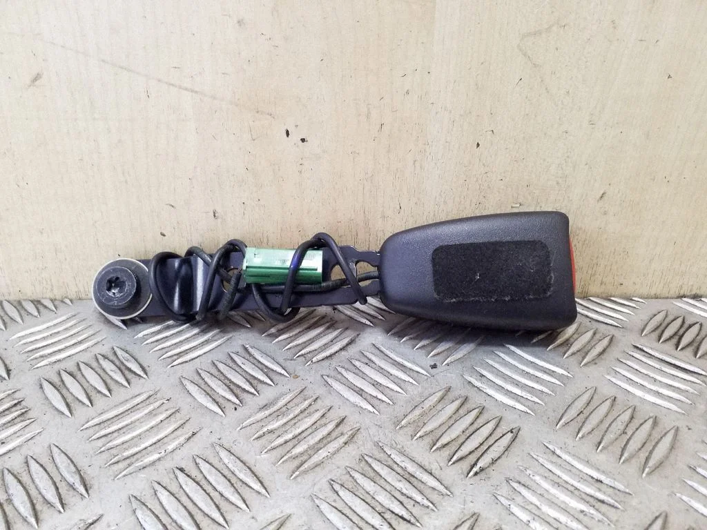 Priekšējās drošības jostas sprādze 8623450