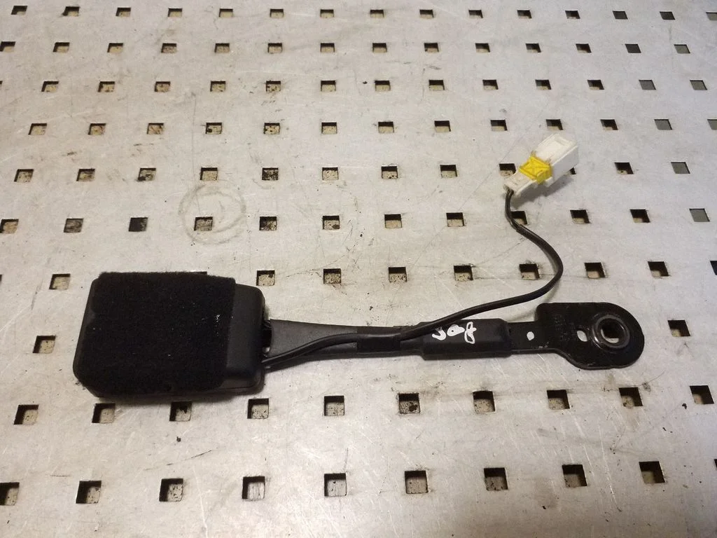 Front seatbelt buckle A6163559