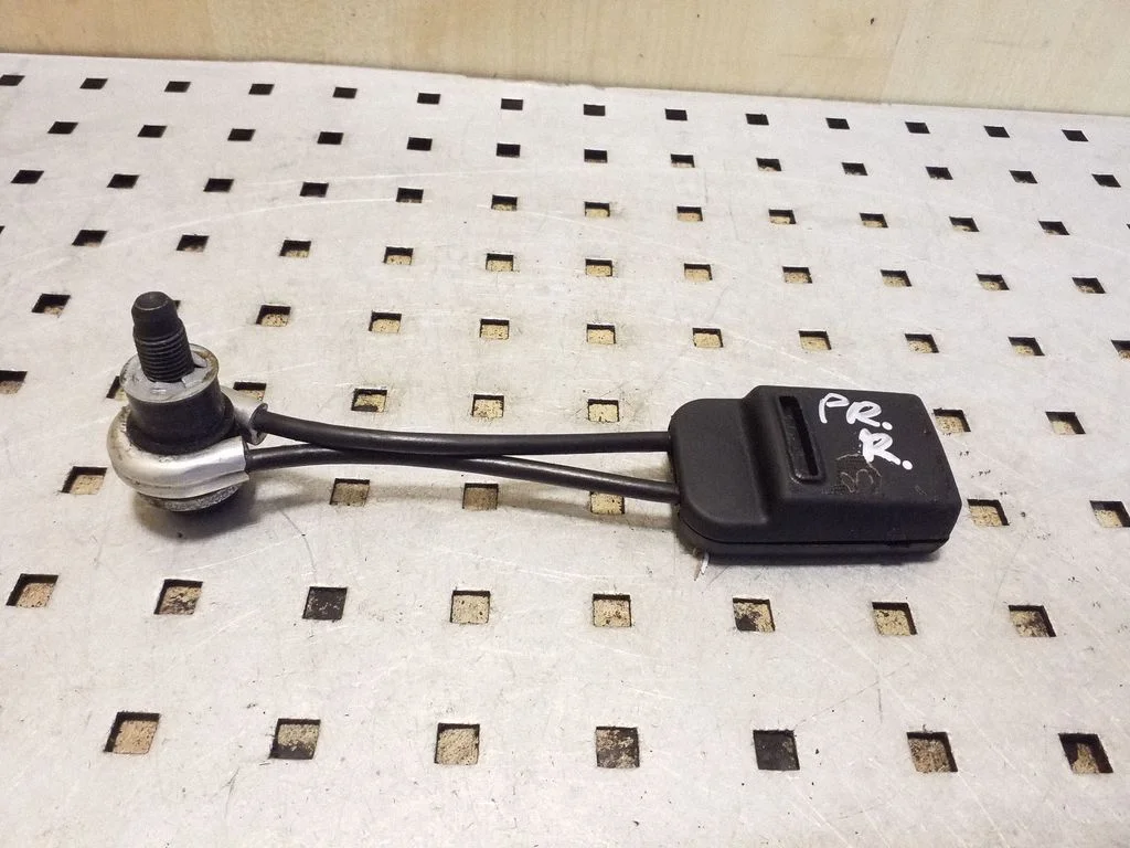 Front seatbelt buckle – Opel Corsa D (2006-2014)