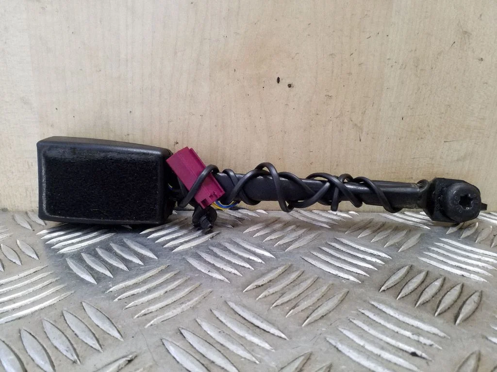 Priekšējās drošības jostas sprādze BM5161209ABW