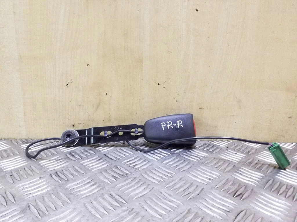 Front seatbelt buckle 8523453