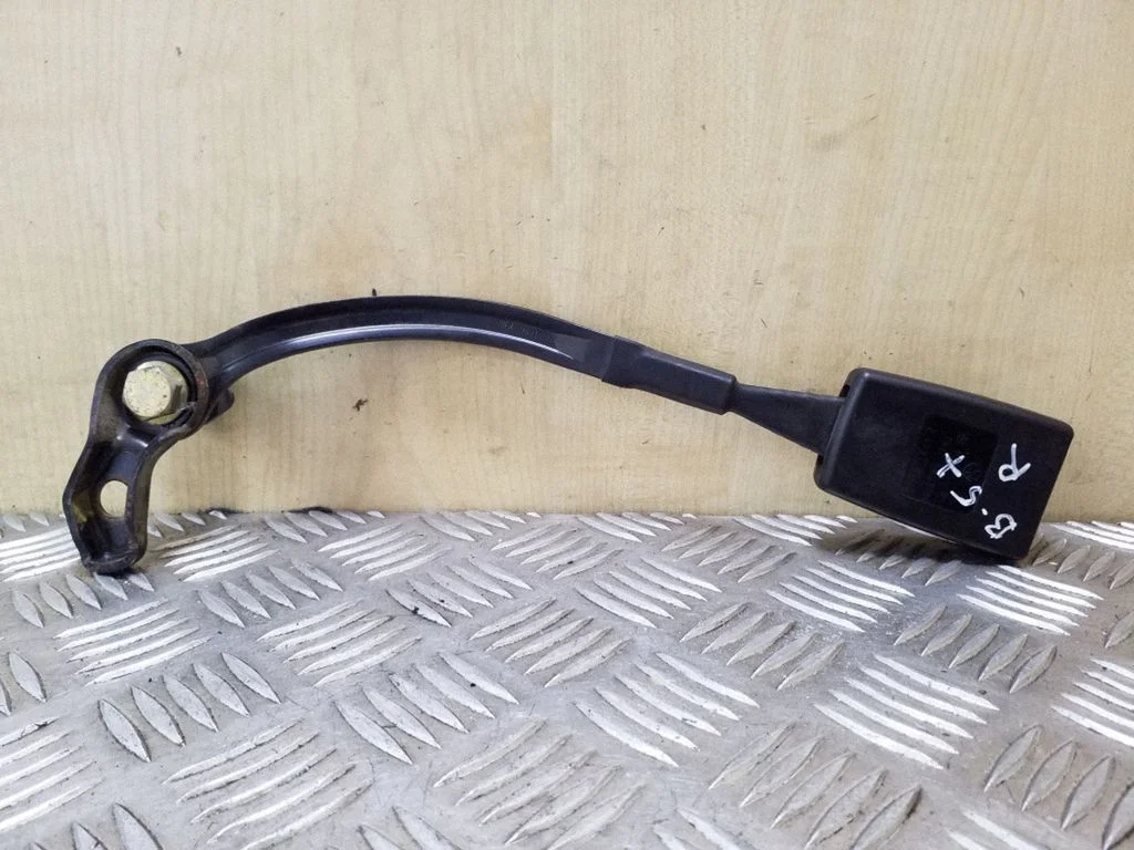 Front seatbelt buckle – Volkswagen Passat B5.5 (2001-2005)