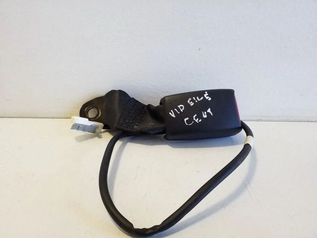 Middle seatbelt buckle (rear) – Nissan X-Trail T32 (2014-2021)
