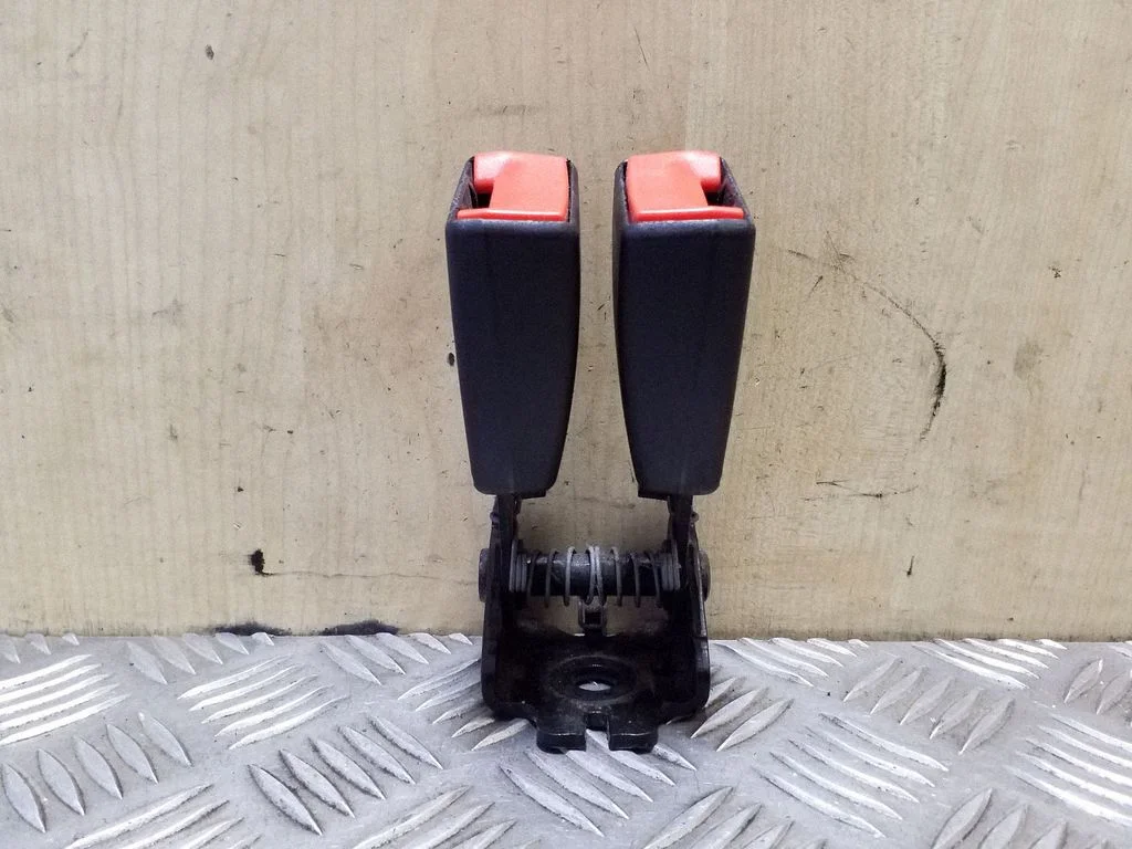 Keskmise turvavöö pannal (tagumine) 6G9N613K21HCW