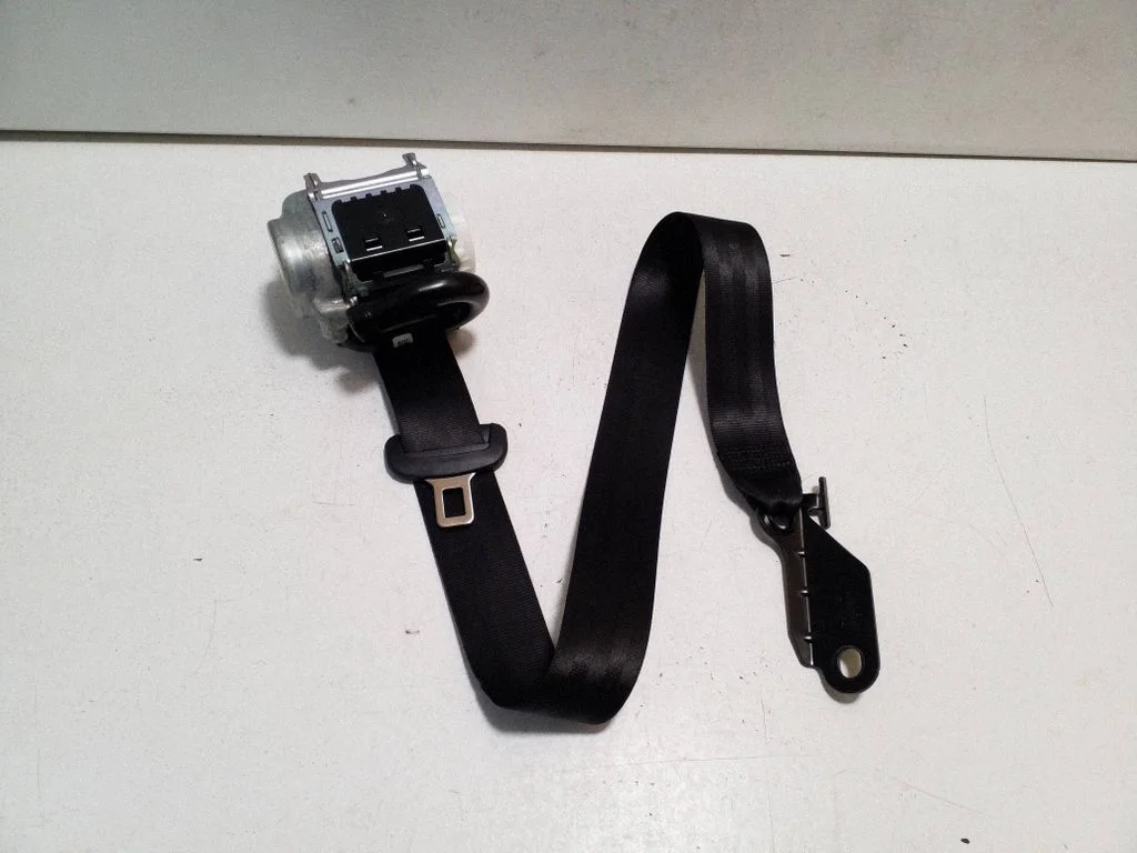 Tagumine turvavöö 8W8857805B