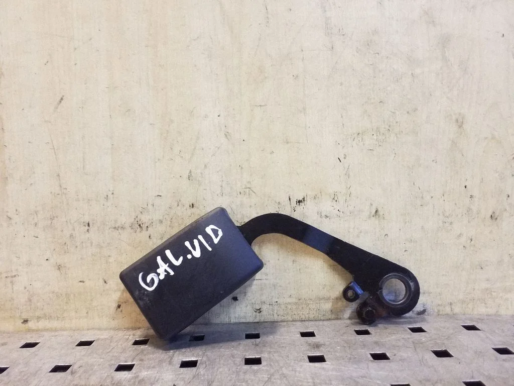 Middle seatbelt buckle (rear) – Citroen C4 Grand Picasso (2007-2013)