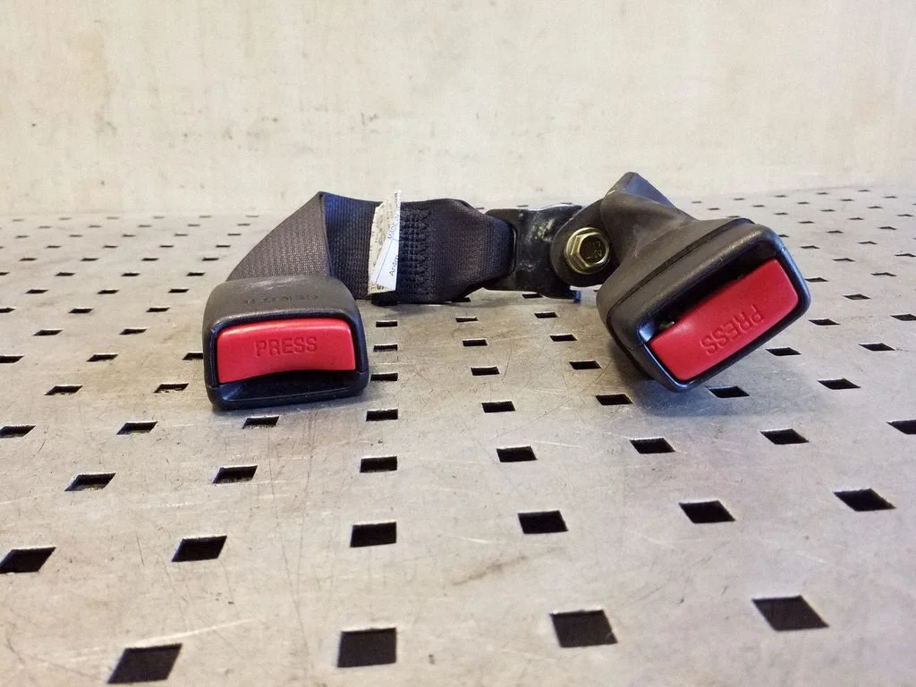 Keskmise turvavöö pannal (tagumine) – Subaru Outback (2004-2006)