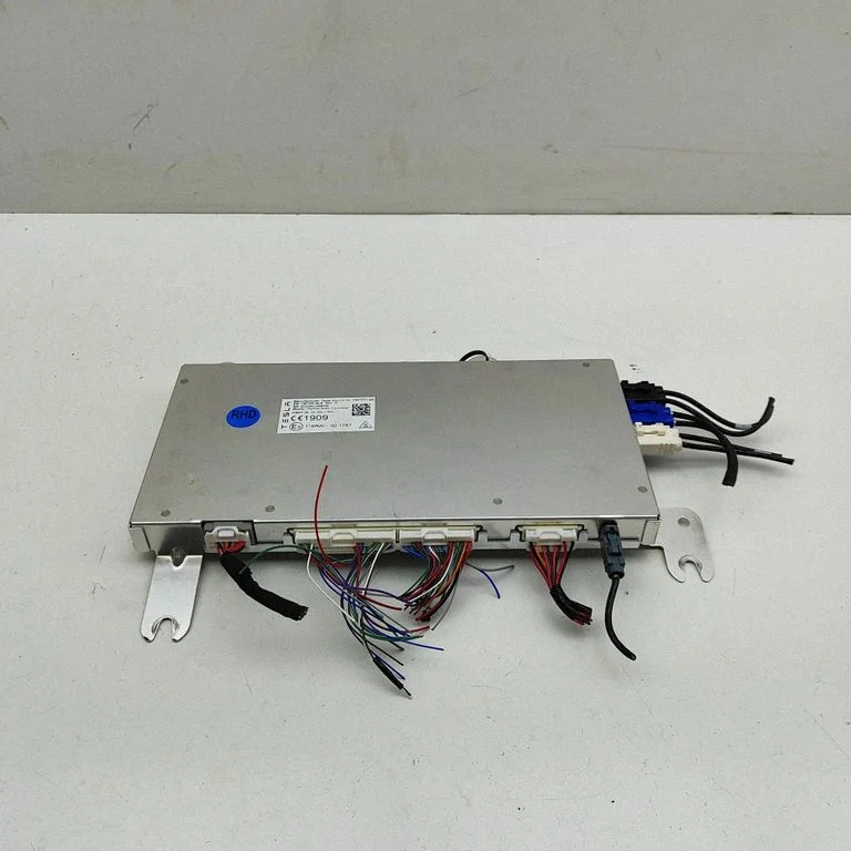 Virsbūves modulis – Tesla Model Y (2020-)