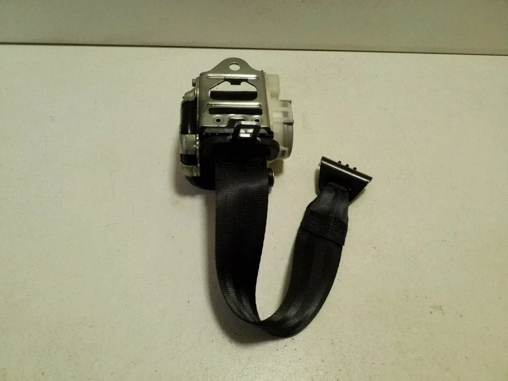 Rear seatbelt 654857805D