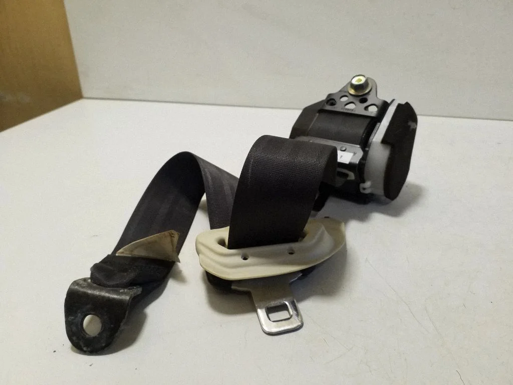 Tagumine turvavöö 623497200A