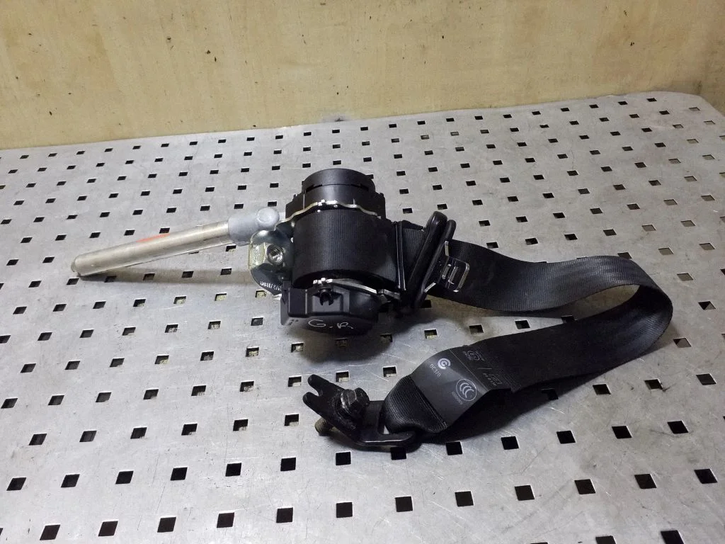 Rear seatbelt 39821977