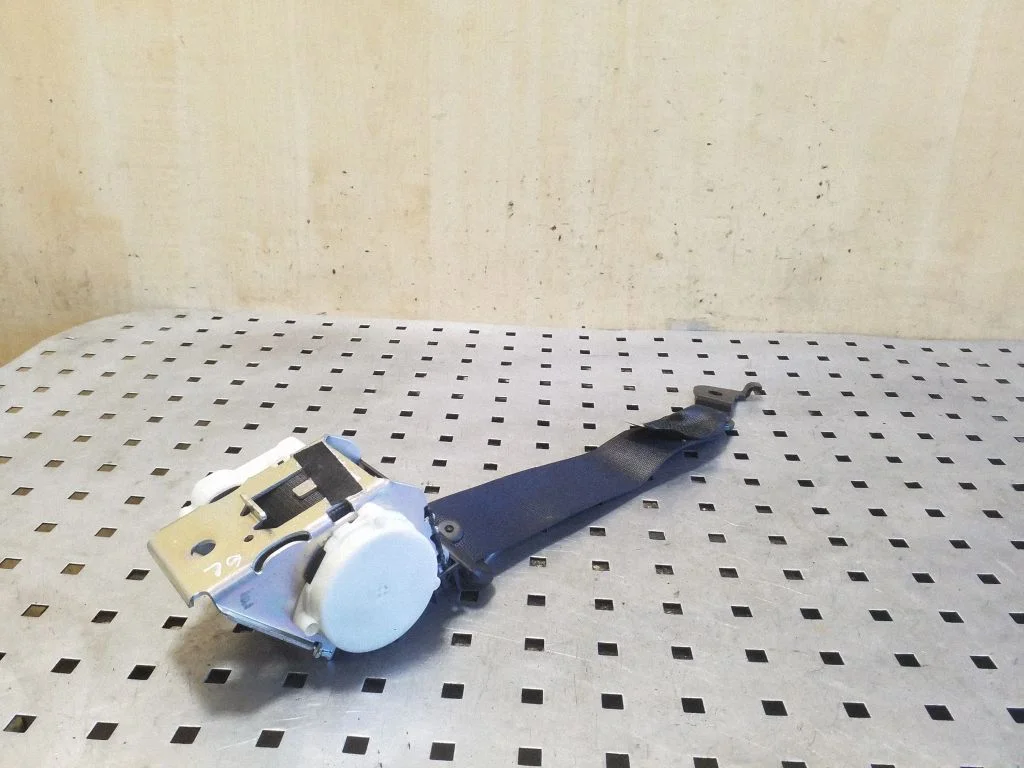 Tagumine turvavöö 34079760B
