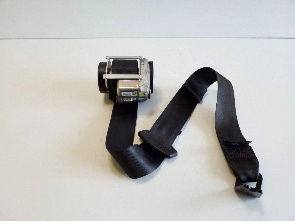 Rear seatbelt P31292072
