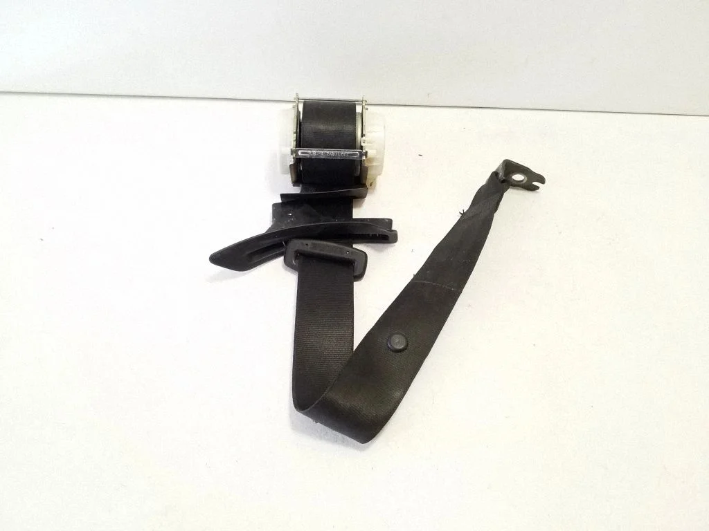 Rear seatbelt – Volkswagen Passat B6 (2005-2010)