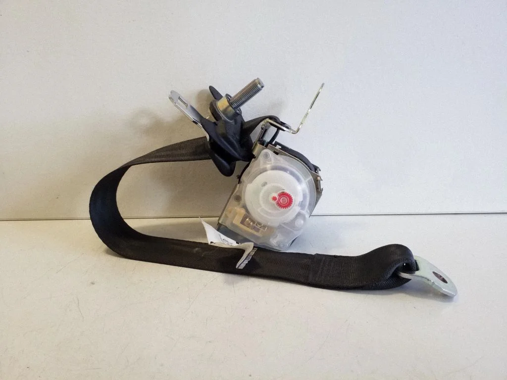 Rear seatbelt 7S8630