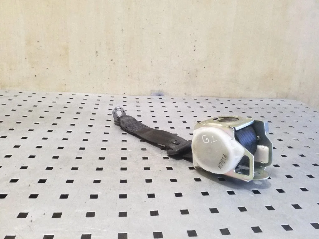 Rear seatbelt 8J8857805B