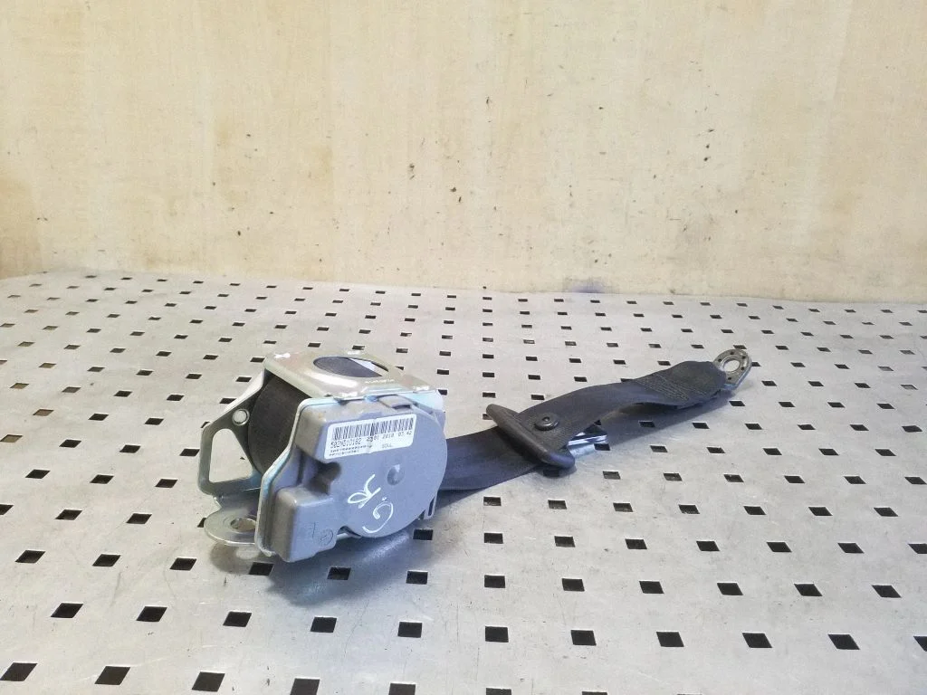 Rear seatbelt 8J8857806B