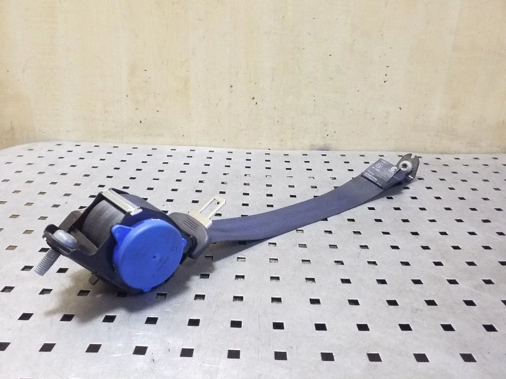 Rear seatbelt ES73F611B68AC