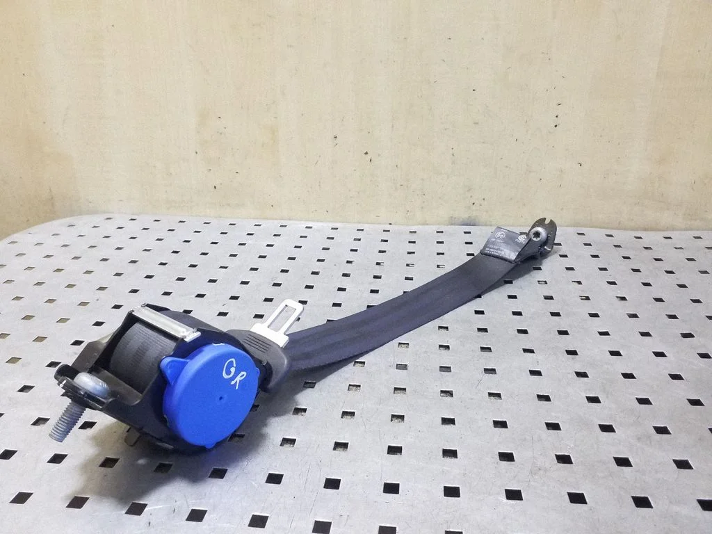 Rear seatbelt ES73F611B68AC