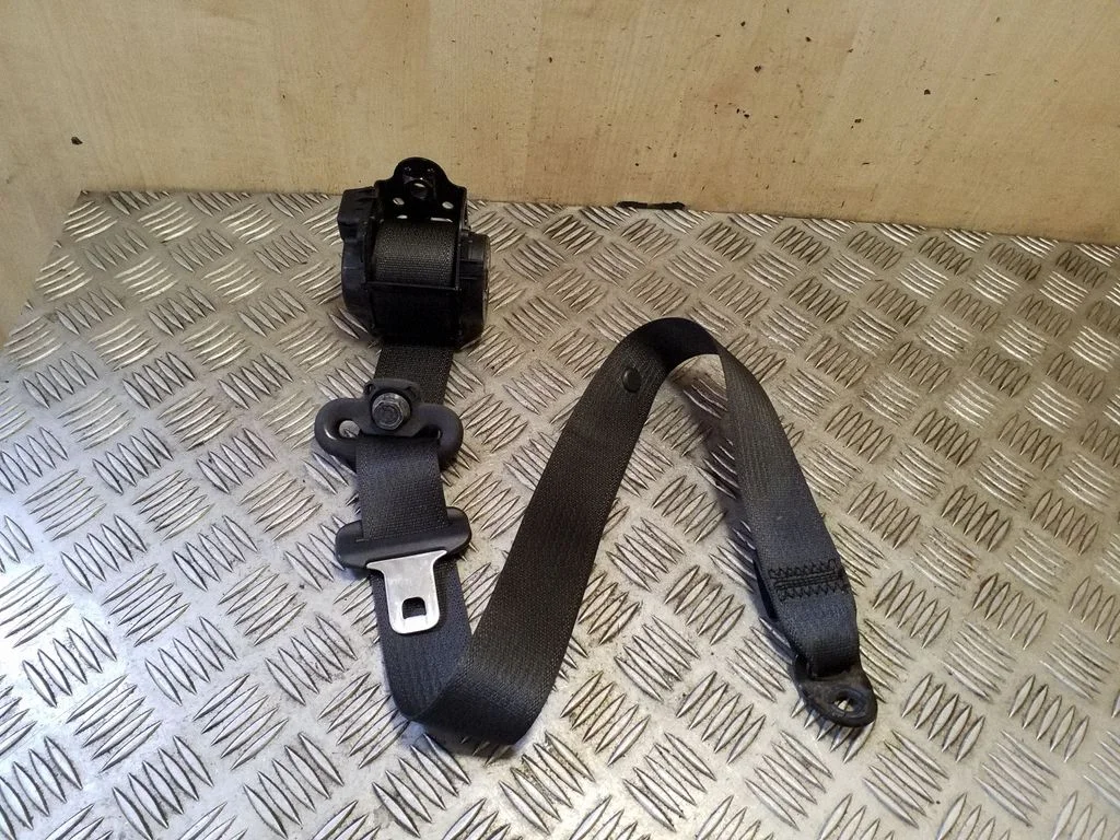 Rear seatbelt 95182370