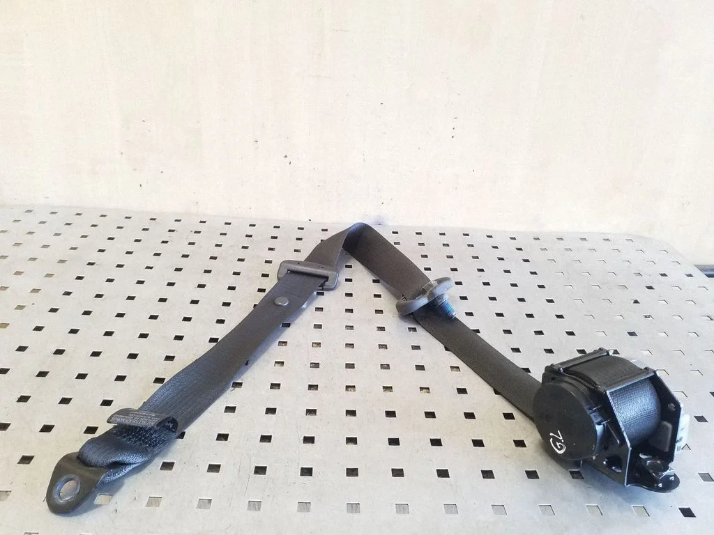 Rear seatbelt 95182367