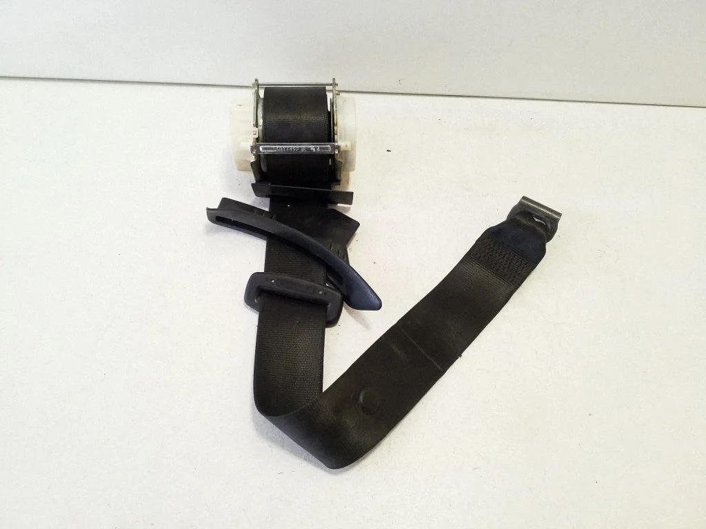 Aizmugurējā drošības josta 3C0857806G