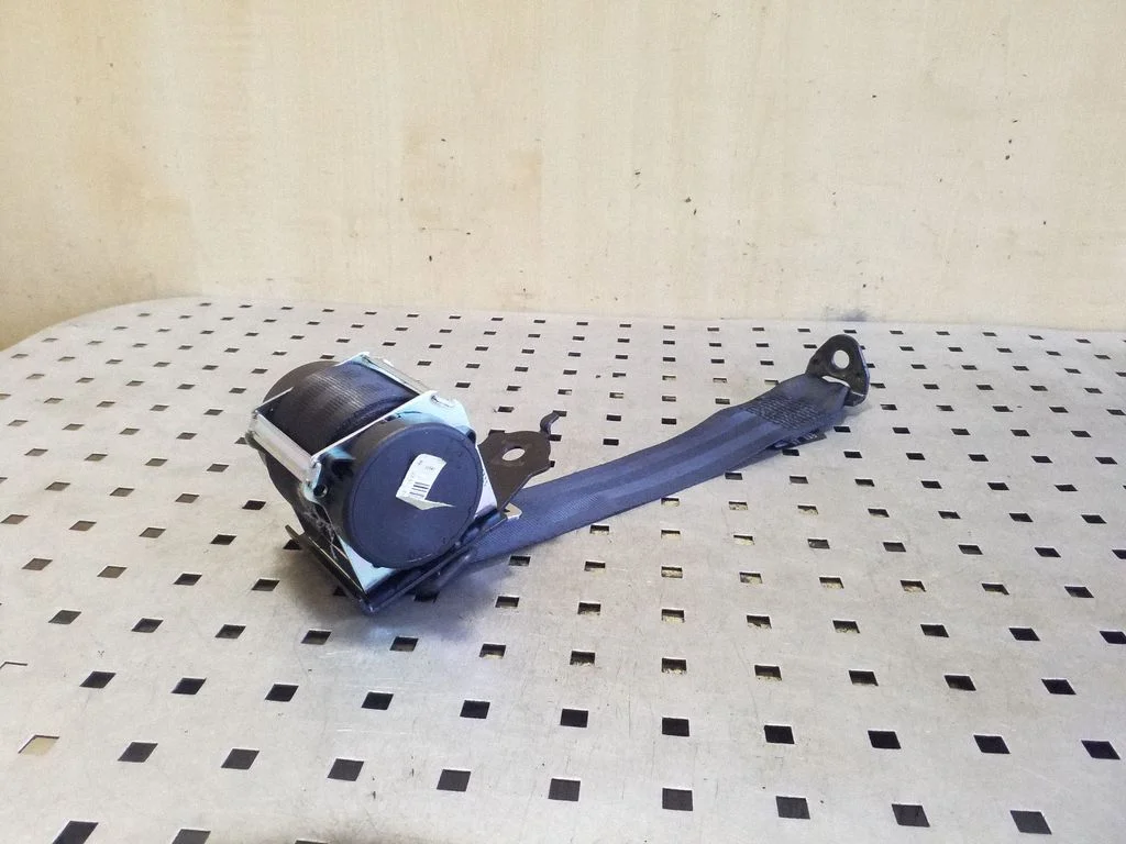 Tagumine turvavöö 88844JD000