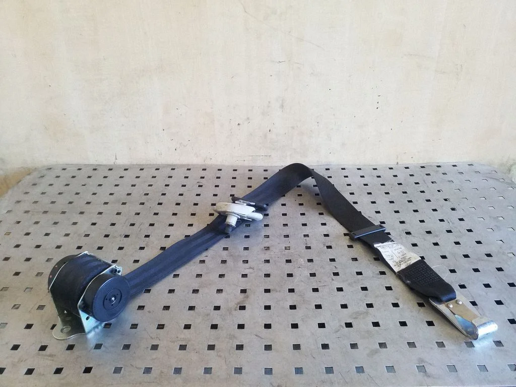 Rear seatbelt – Volkswagen Sharan (2001-2010)