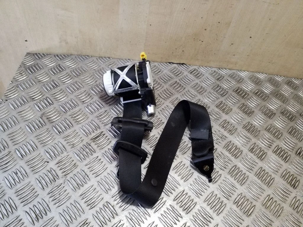 Rear seatbelt A1648601785