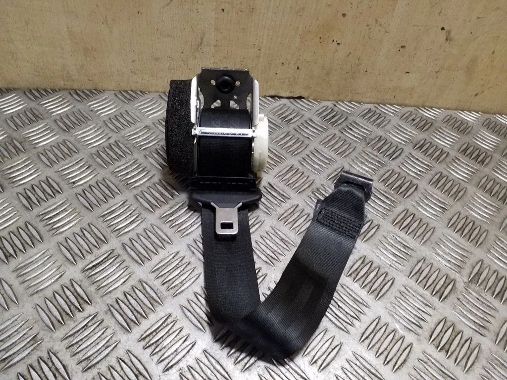 Rear seatbelt 9G9N611B69CCW