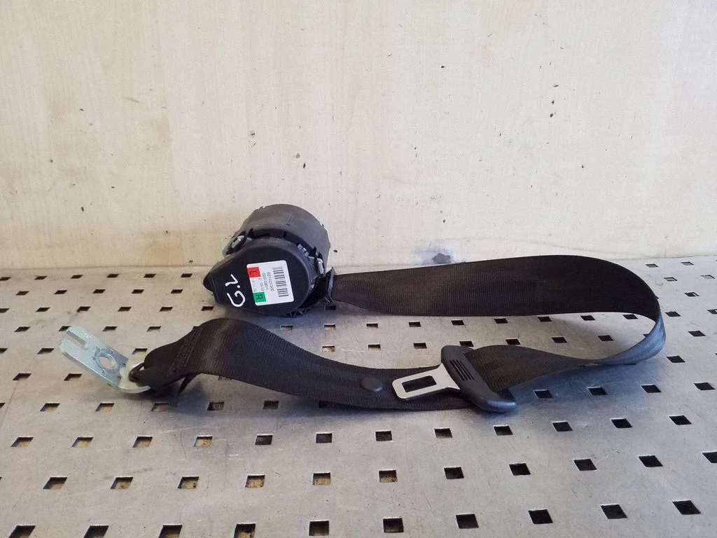 Aizmugurējā drošības josta 8K0857805Q