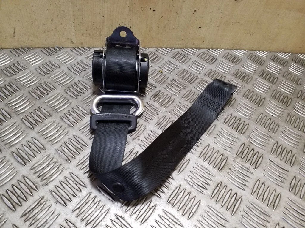 Rear seatbelt 5L6857447