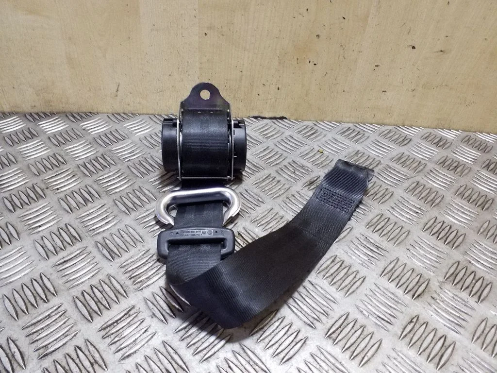 Rear seatbelt 5L6857447