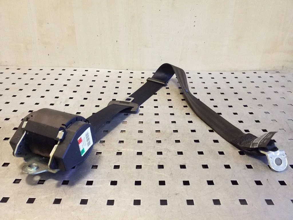 Rear seatbelt 8R0857805G