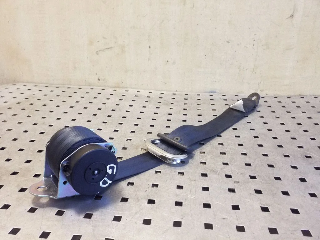 Rear seatbelt 5L6857447