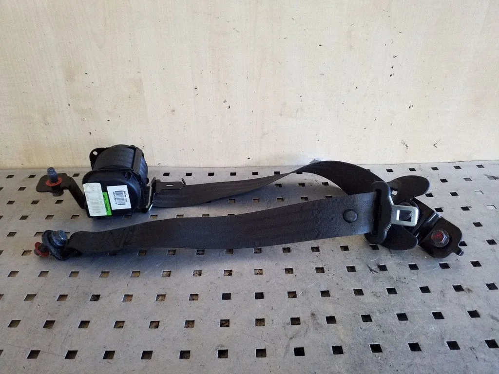 Rear seatbelt