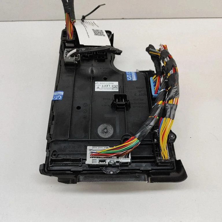 Central body control module – Tesla Model Y (2020-)