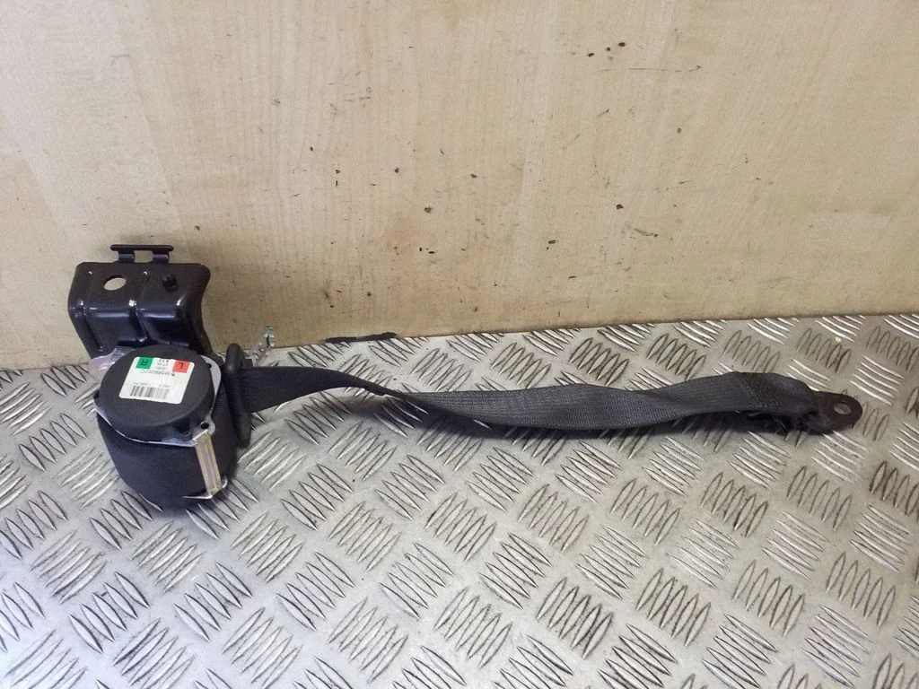Rear seatbelt 13380211