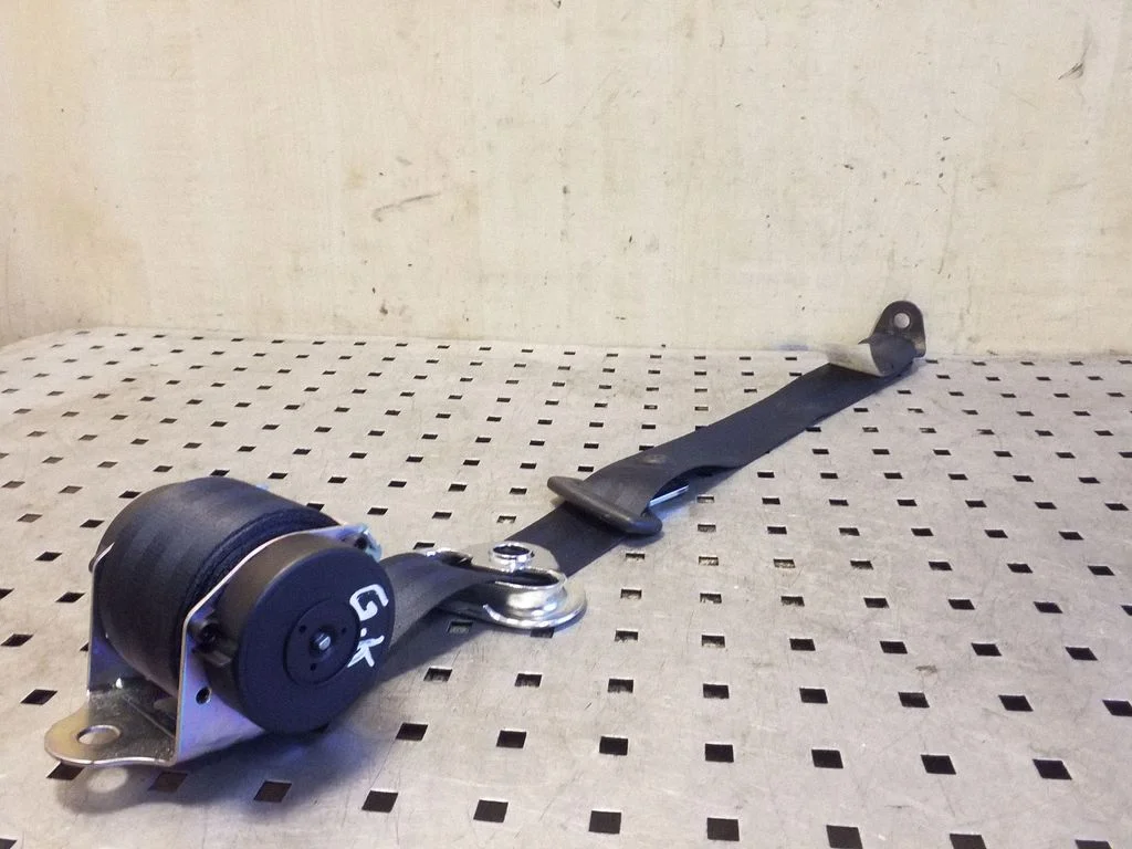 Rear seatbelt 5L6857447