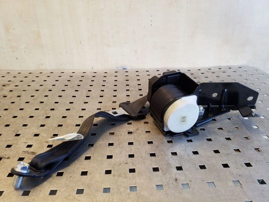 Pas bezpieczeństwa tylny E40437047 – Subaru Forester SH (2008-2013)
