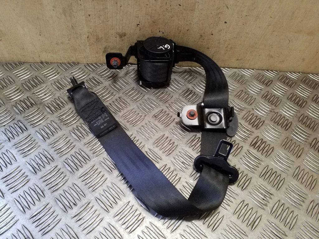 Rear seatbelt 898102Y2009P